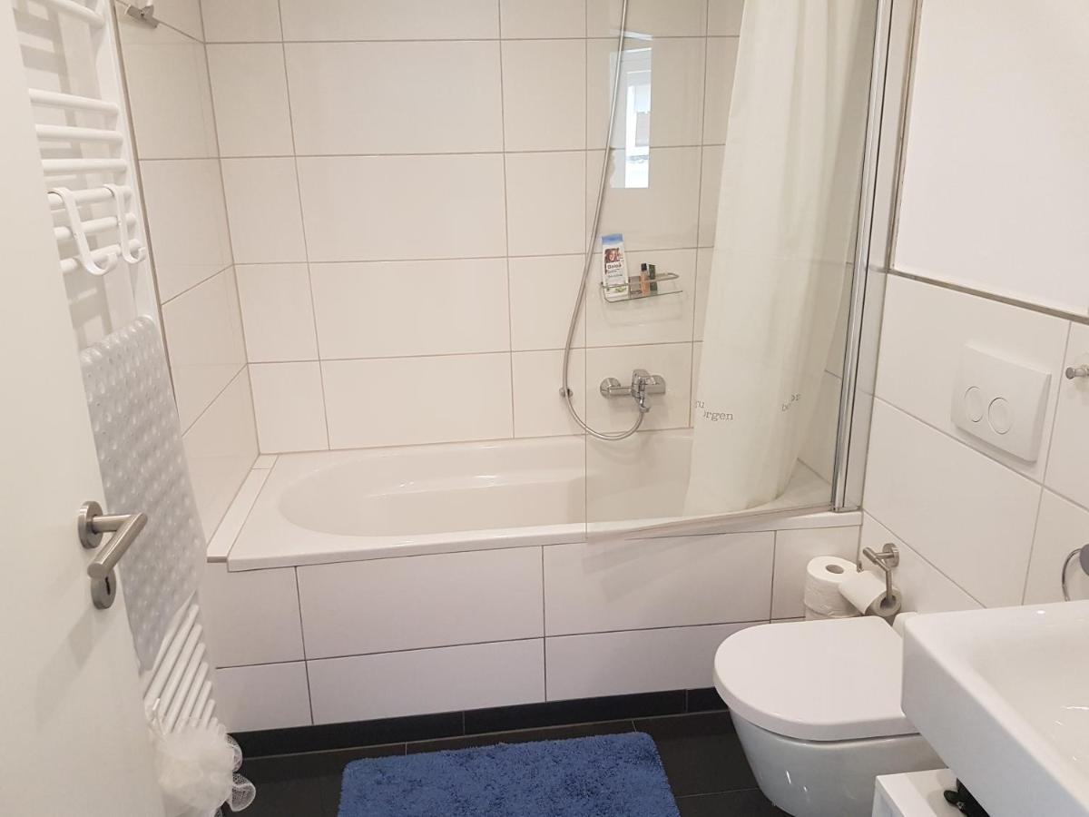 Zimmer Mit Eigenem Bad In Maerchenstadt! Heidelberg Exterior photo